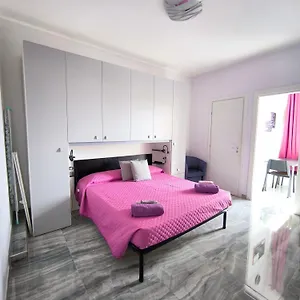 https://casa-viola-al-centro.taorminaitalyhotels.com